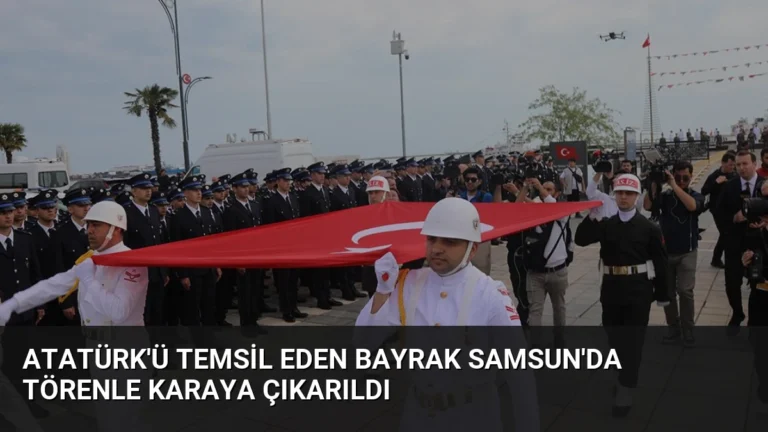 Atatürk’ü Temsil Eden Bayrak Samsun’da Törenle Karaya Çıkarıldı