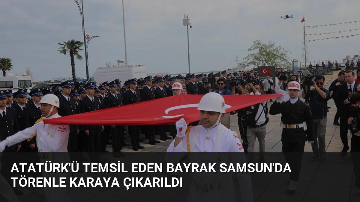 Atatürk’ü Temsil Eden Bayrak Samsun’da Törenle Karaya Çıkarıldı
